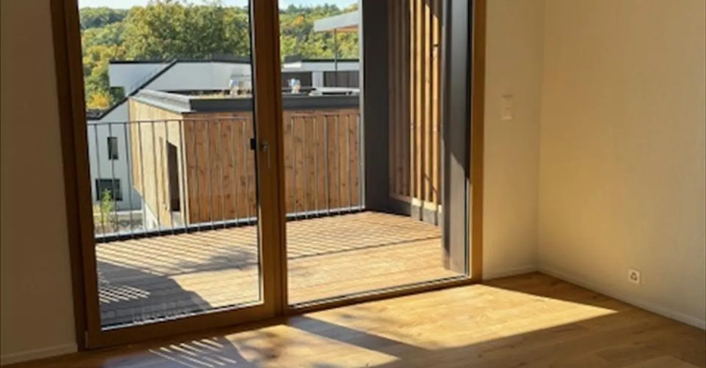 Semi-detached house with large basement available of 60 m2 - Photo 5 of 10