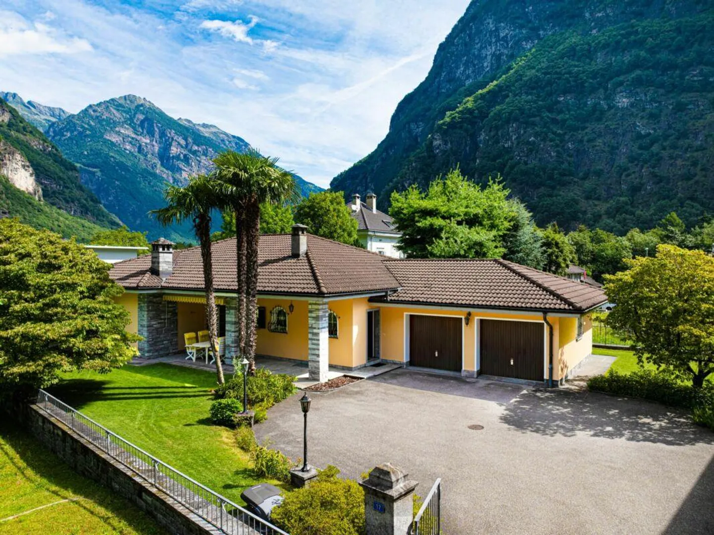 CEVIO - Enchanting house immersed in greenery - Photo 1 of 20