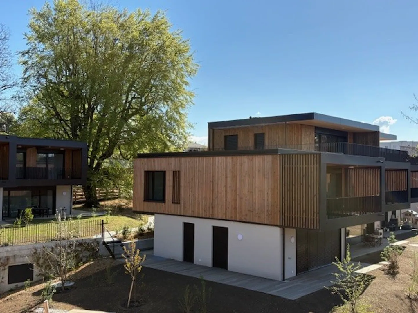 Semi-detached house with large basement available of 60 m2 - Photo 1 of 10