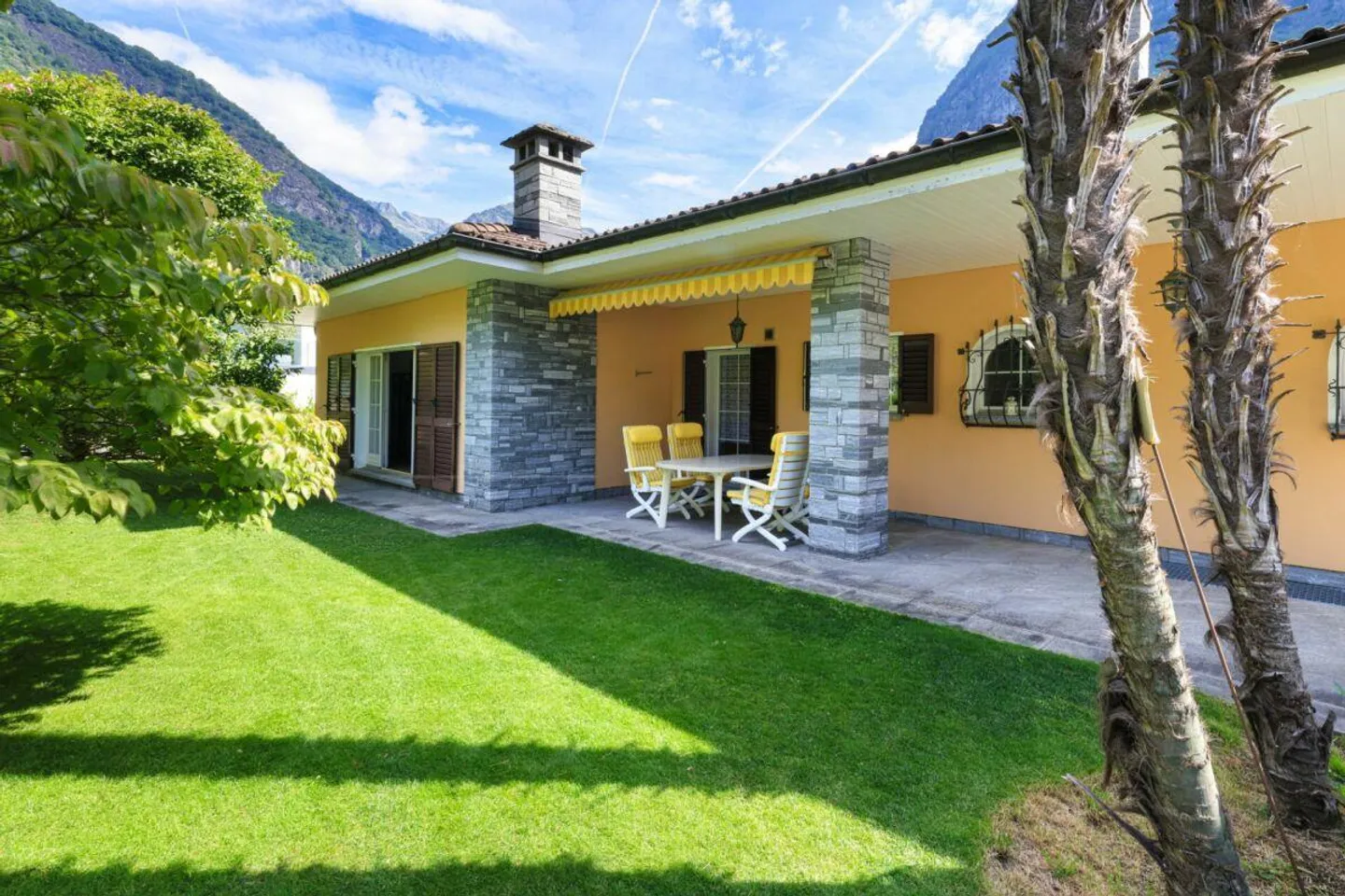 CEVIO - Enchanting house immersed in greenery - Photo 2 of 20