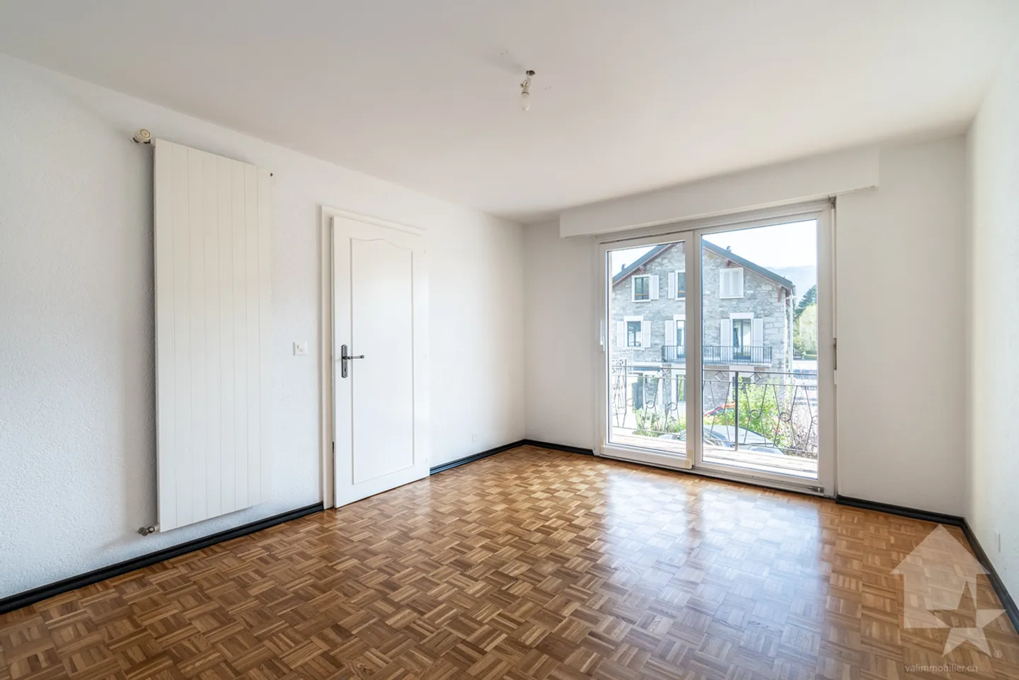 Collombey, Dorfhaus mit Terrasse und Garage - Foto 8 von 11