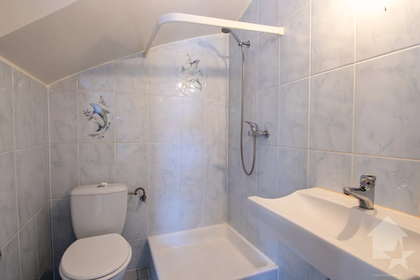 Collombey, Dorfhaus mit Terrasse und Garage - Foto 9 von 11