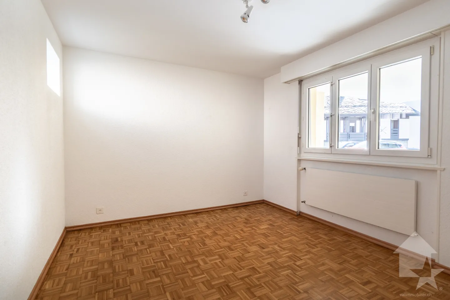 Collombey, Dorfhaus mit Terrasse und Garage - Foto 10 von 11