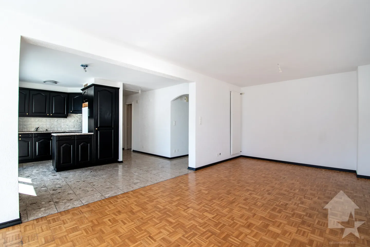 Collombey, Dorfhaus mit Terrasse und Garage - Foto 1 von 11