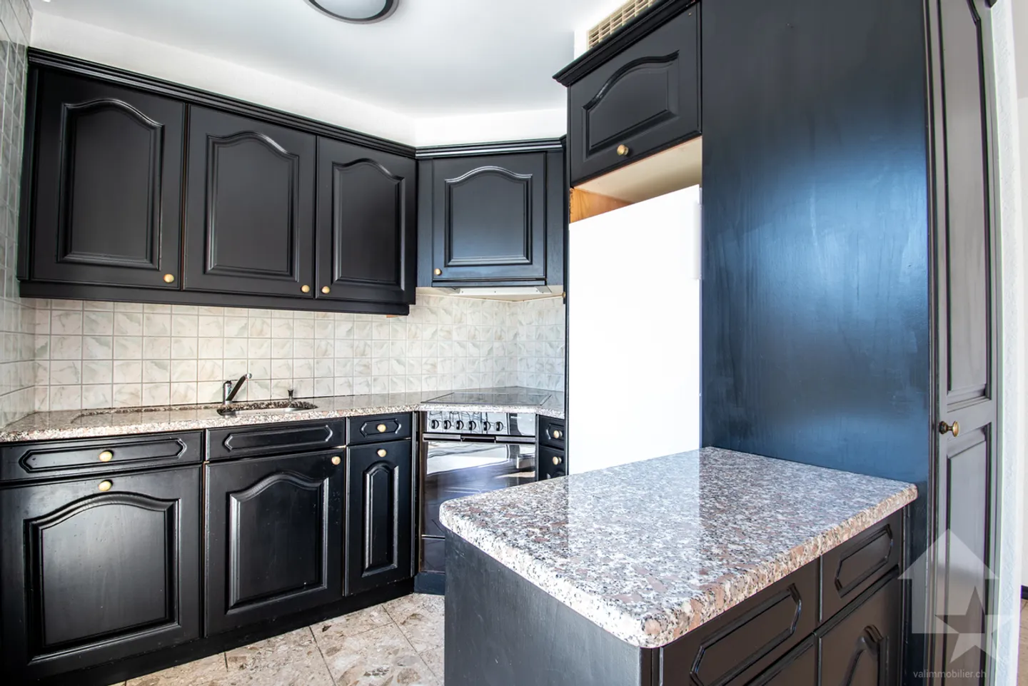 Collombey, Dorfhaus mit Terrasse und Garage - Foto 4 von 11