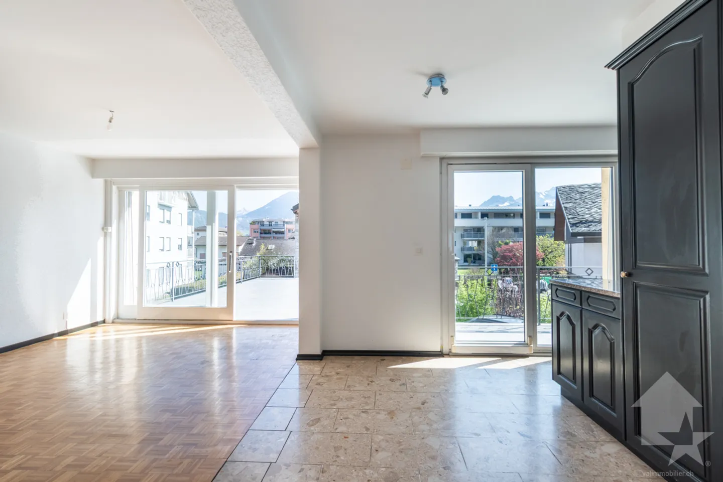 Collombey, Dorfhaus mit Terrasse und Garage - Foto 5 von 11