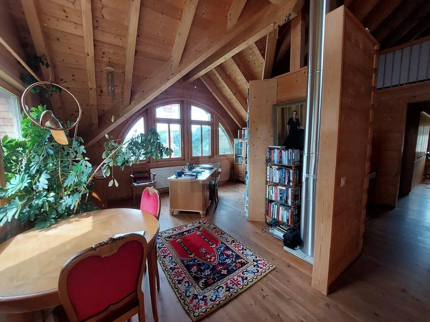 MAISON EN BOIS MASSIF AVEC ENVIRONNEMENT ET VUE LOIN! - Photo 3 sur 6
