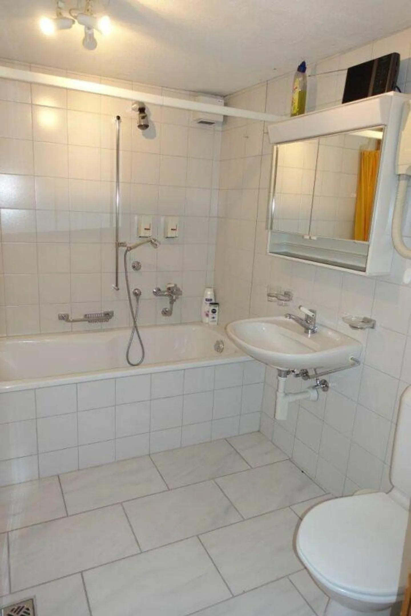 Casa bifamiliare intrecciata all'interno - Foto 6 di 12
