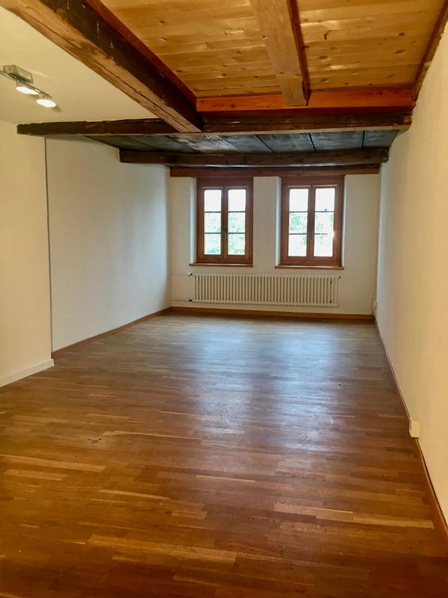 Charmante 2.5-Zimmer-Altbauwohnung mit schöner Aussicht im grünen Obermeilen - Photo 1 of 9
