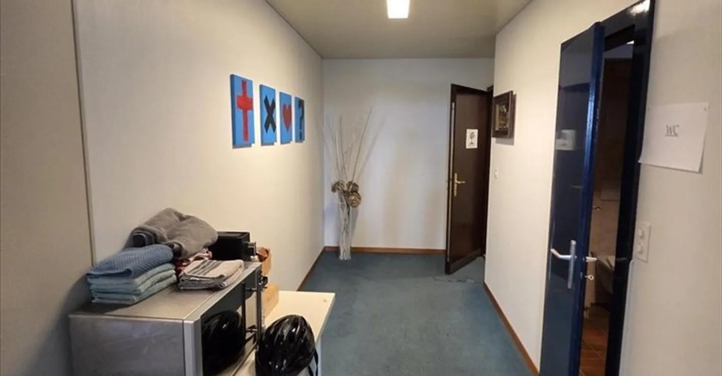 Bureau à louer - Photo 2 sur 8