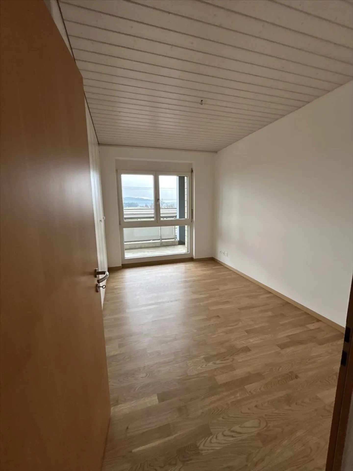 Appartamento luminoso e spazioso direttamente alla stazione di Ins - Foto 10 di 12