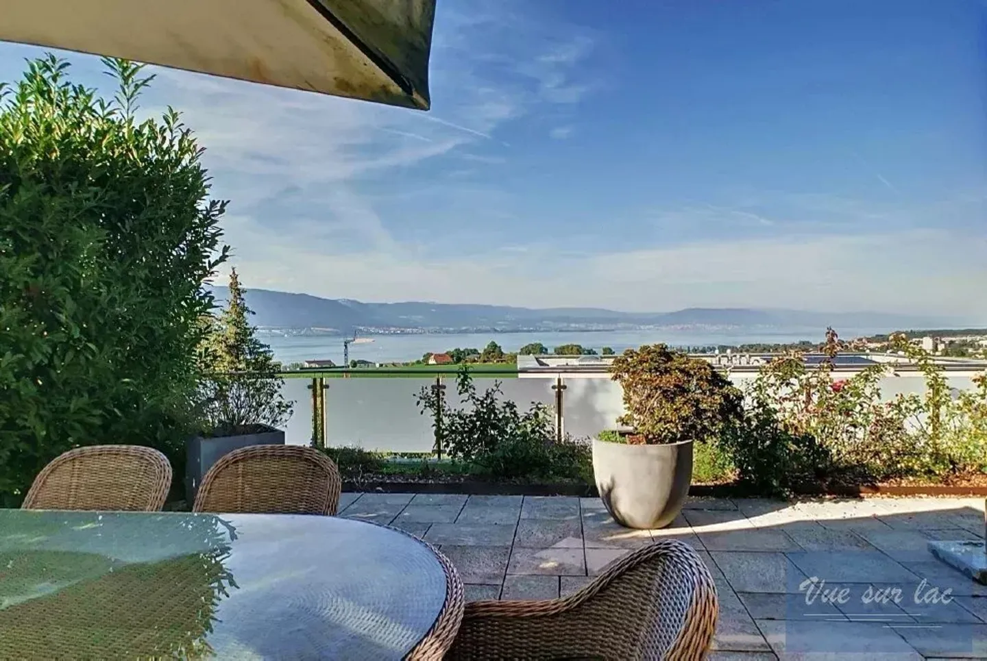Dream villa with stunning views of Lake Neuchâtel - Photo 1 of 12