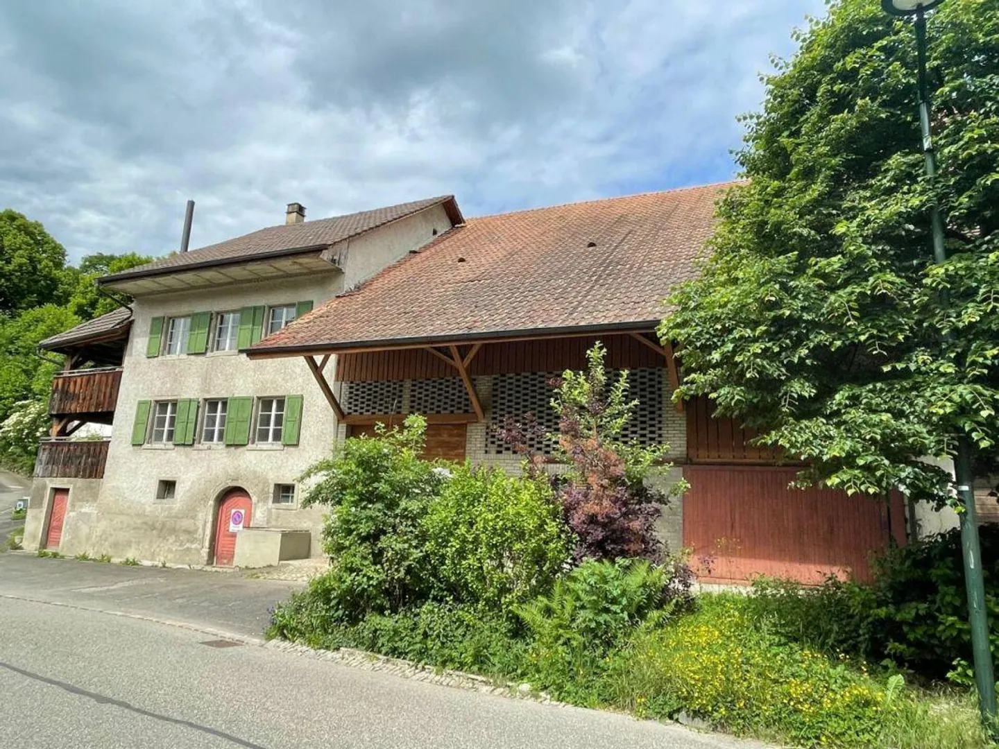 Renovierungsbedürftige Liegenschaft mit Geschichte und Potenzial - Foto 2 von 13