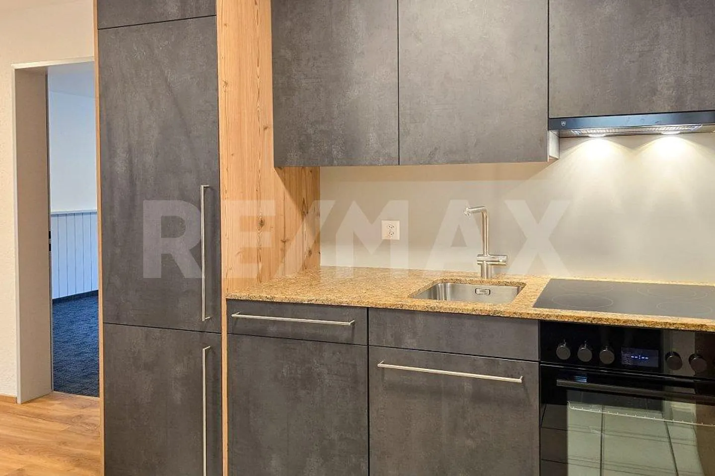 Freshly renovated 2.5-room apartment in Zermatt with rare car access - Photo 6 of 13