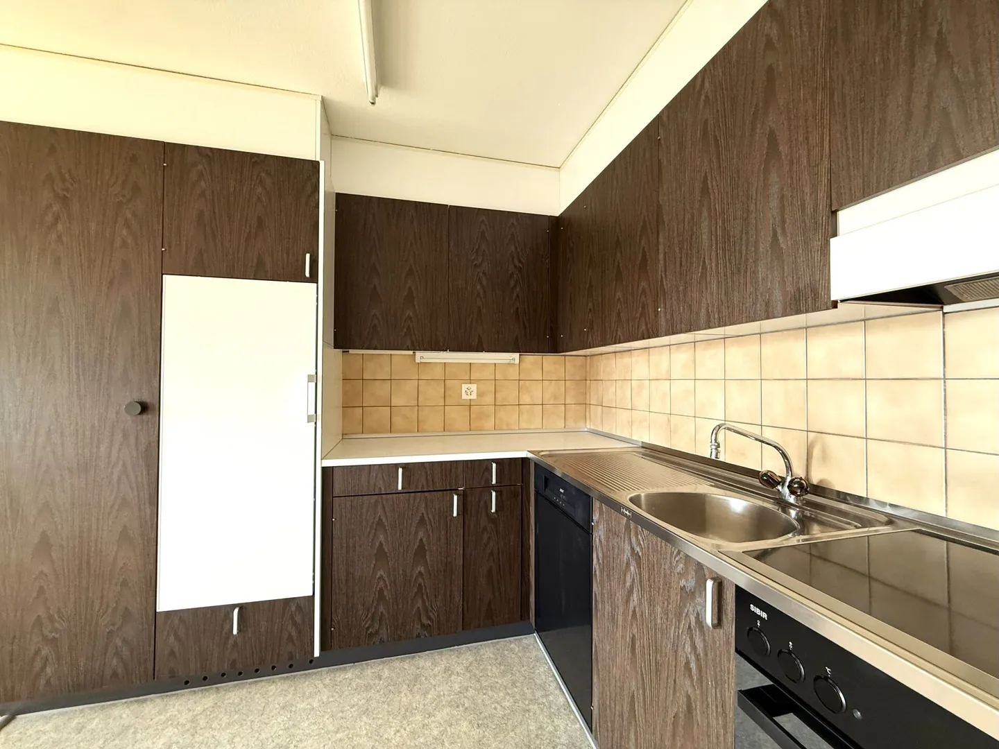 Bien entretenu et prêt à emménager : appartement de 3,5 pièces avec balcon - Photo 3 sur 8