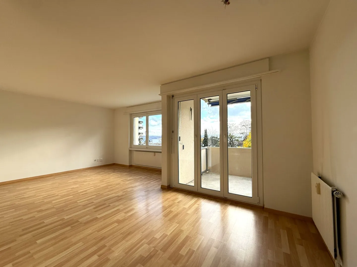 Bien entretenu et prêt à emménager : appartement de 3,5 pièces avec balcon - Photo 2 sur 8