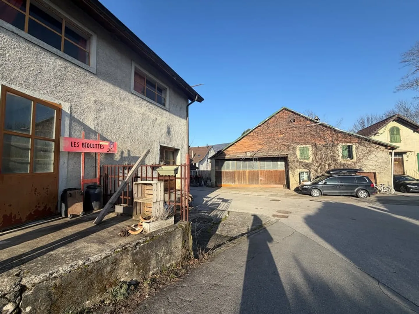 Bâtiment artisanal avec potentiel - Photo 2 sur 13