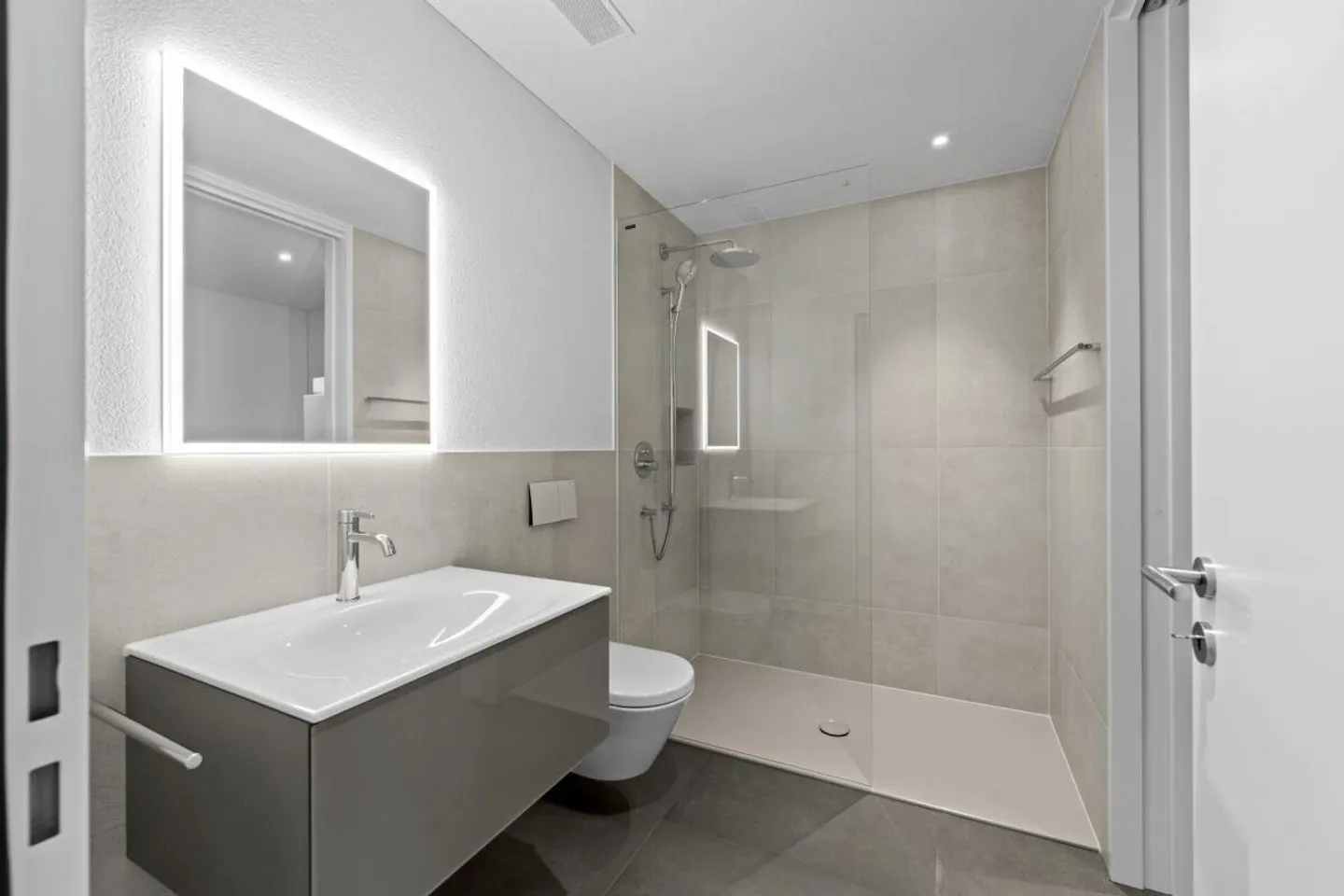 Living where the myths begin - Photo 7 of 11