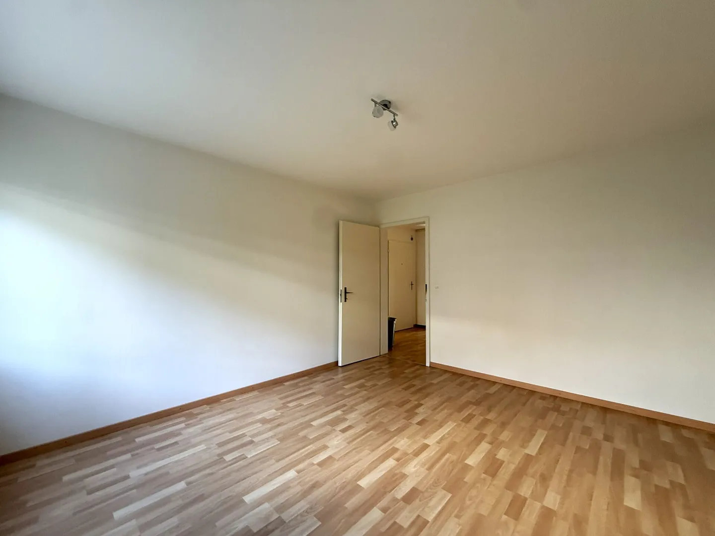 Bien entretenu et prêt à emménager : appartement de 3,5 pièces avec balcon - Photo 6 sur 8