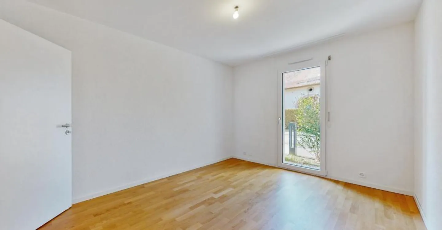 Modern Accommodation - Photo 3 of 9