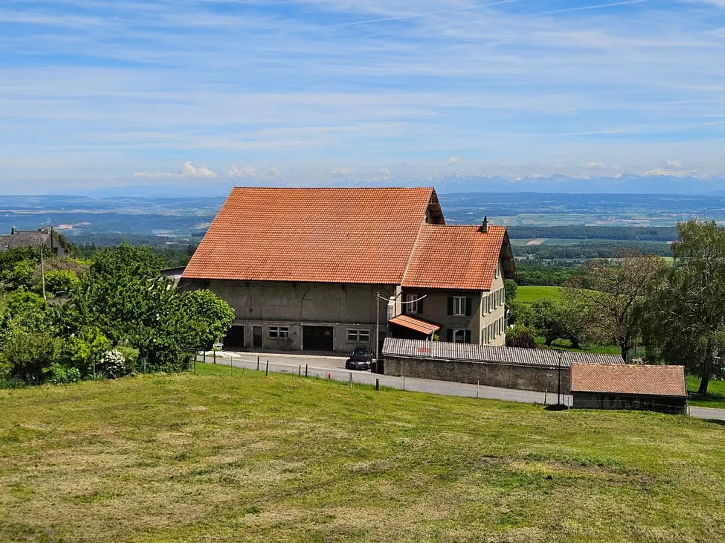 Village and rural house, approx. 6,850 m3 - Photo 1 of 7