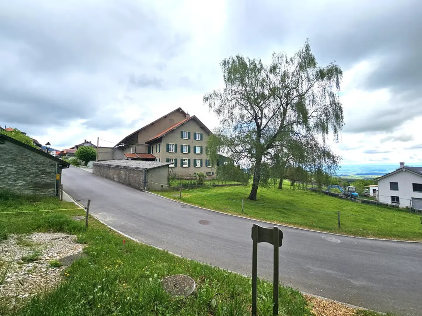 Village and rural house, approx. 6,850 m3 - Photo 2 of 7