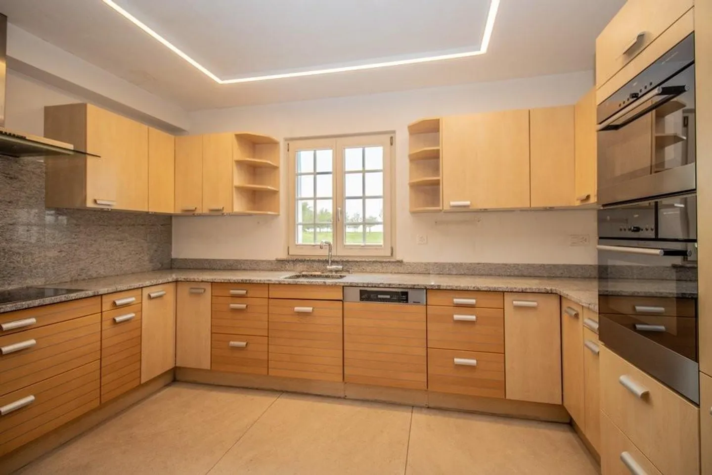 7.5-room house section with garden in the Schwarzhaus near Lake Constance - Photo 2 of 12