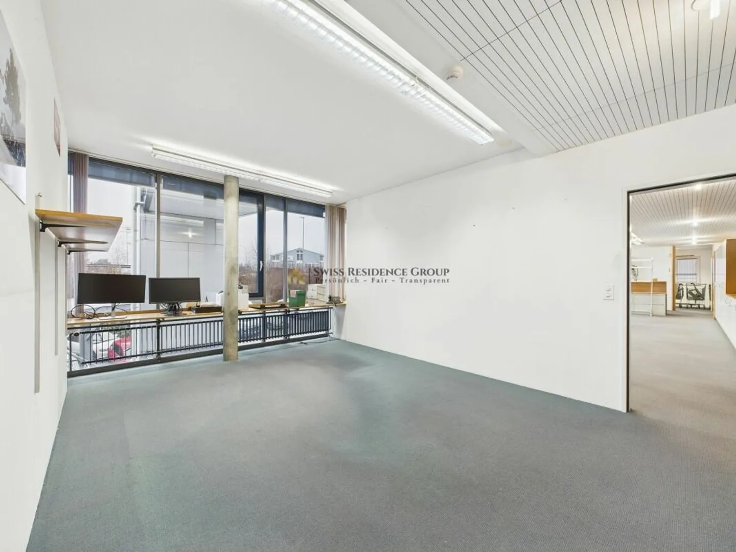 Commercial premises in a sensational location - Photo 7 of 13