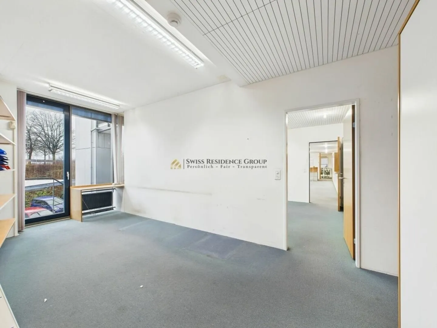 Commercial premises in a sensational location - Photo 8 of 13