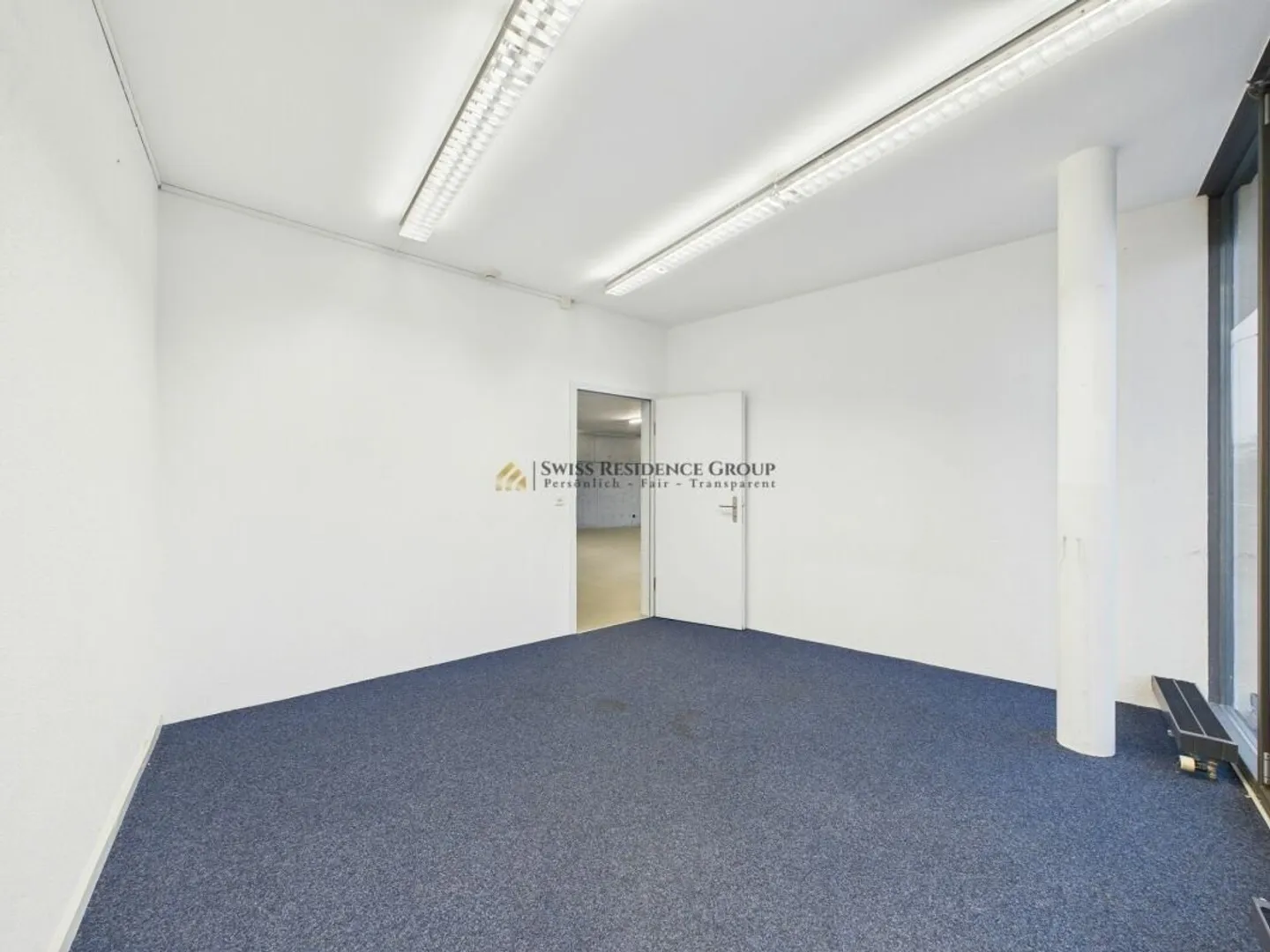 Commercial premises in a sensational location - Photo 10 of 13