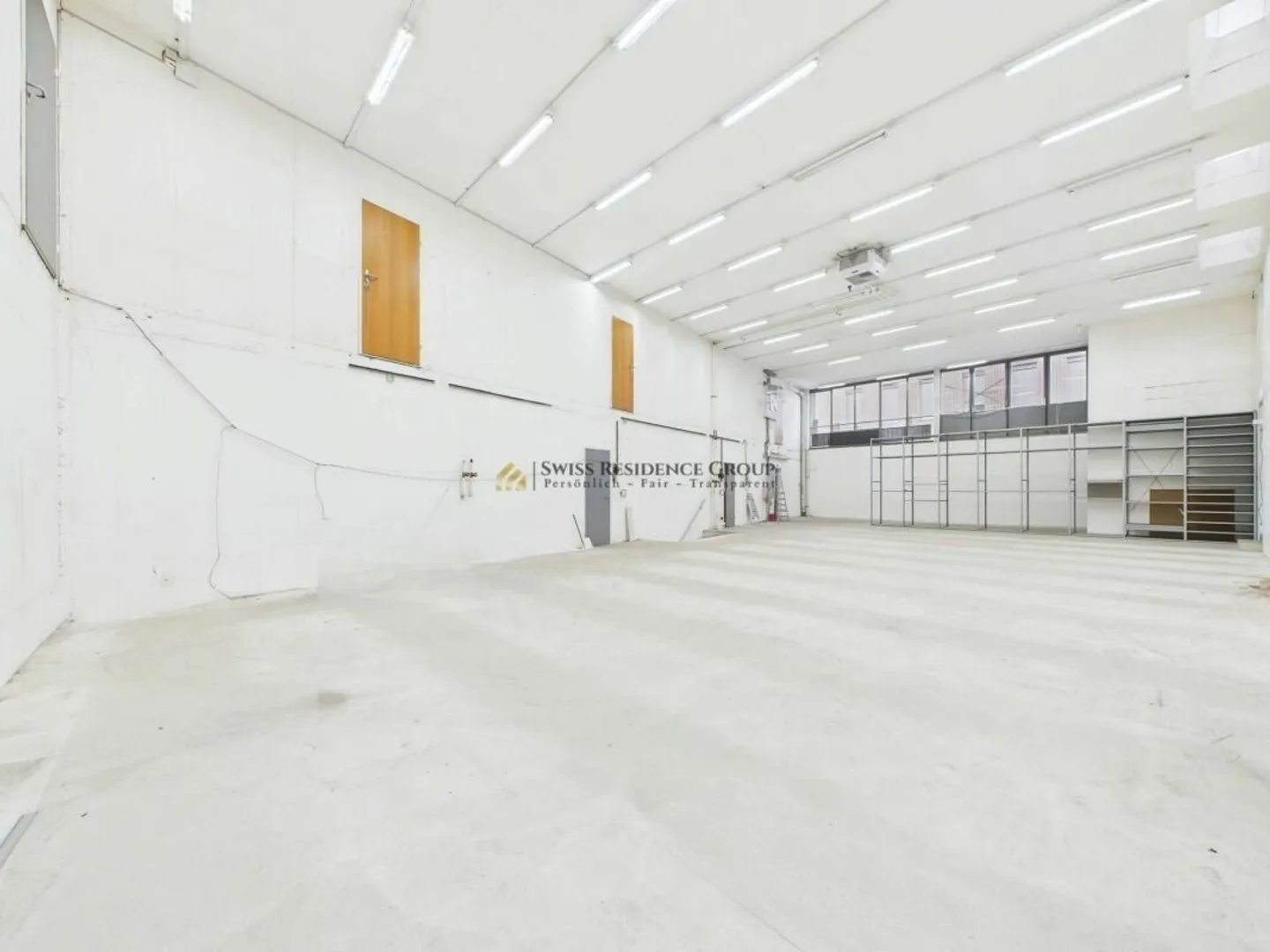 Commercial premises in a sensational location - Photo 12 of 13