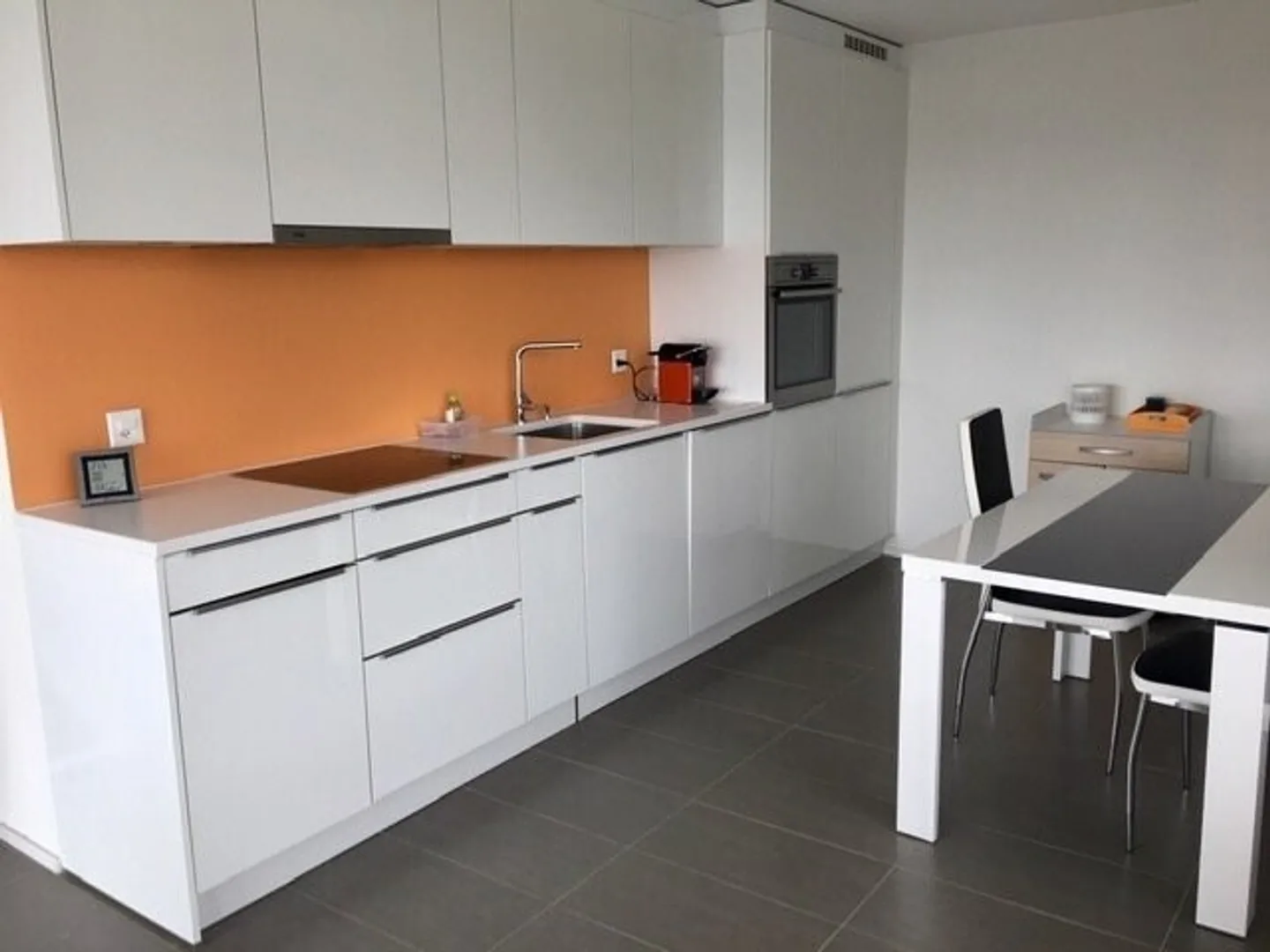 Bel appartement de 2.5 pièces au 4ème étage - Photo 2 sur 6