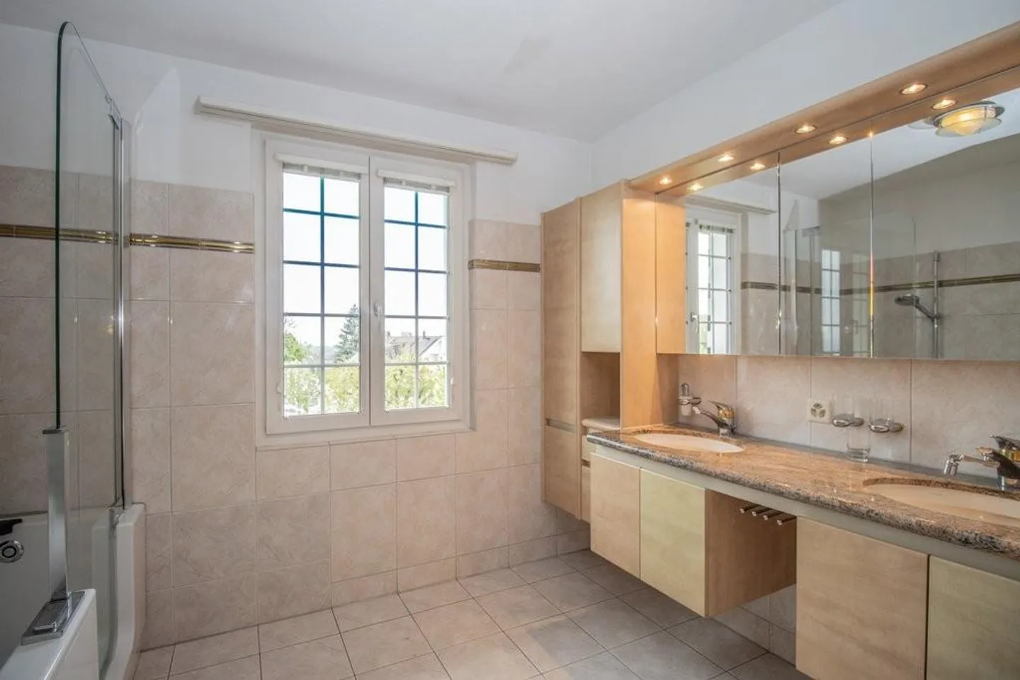 7.5-room house section with garden in the Schwarzhaus near Lake Constance - Photo 3 of 12