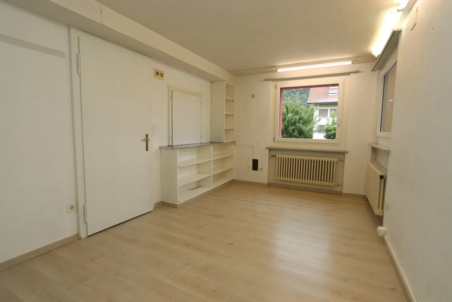 Ampio spazio commerciale vicino al centro - disponibile immediatamente - Foto 6 di 8