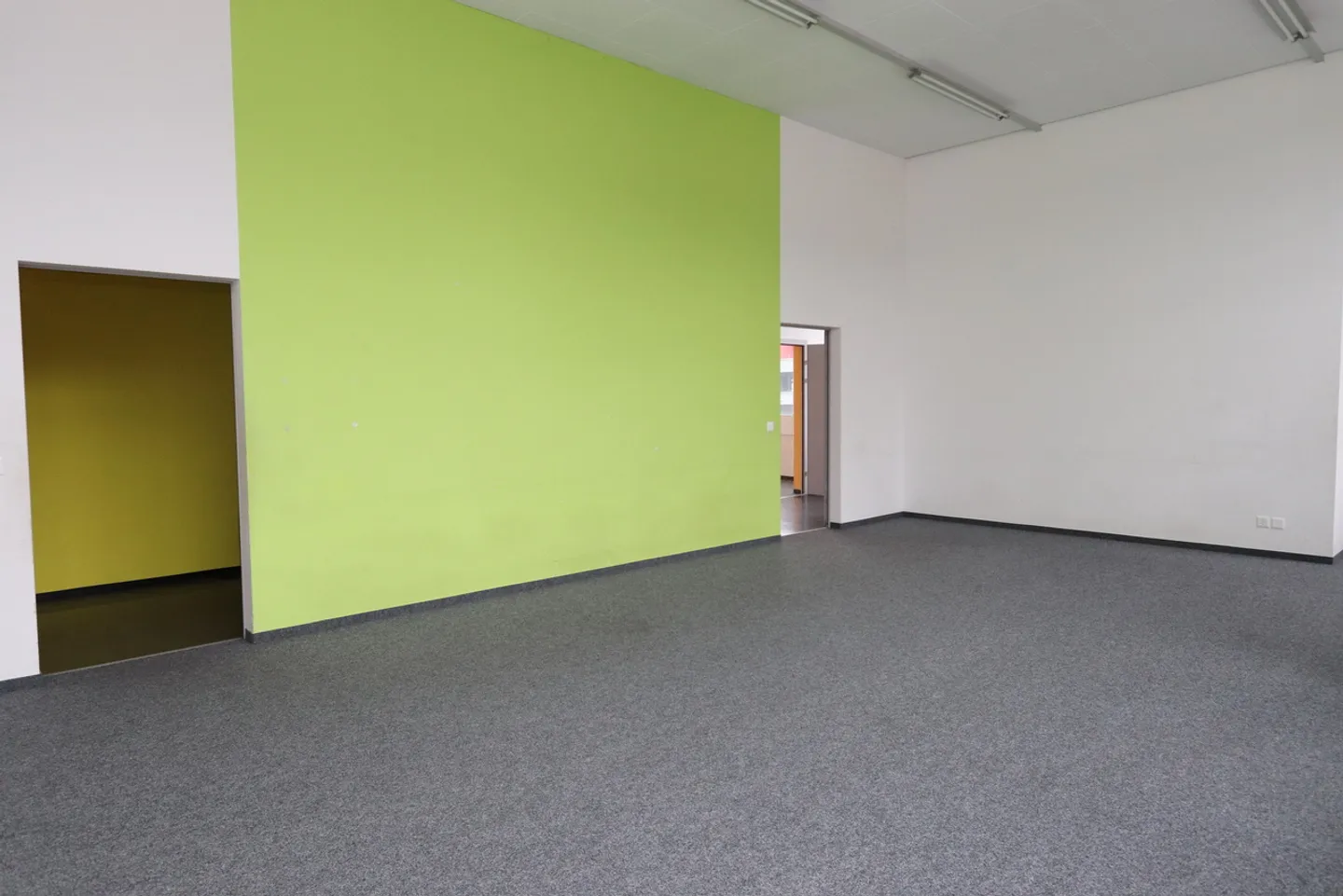 Ampio spazio commerciale vicino al centro - disponibile immediatamente - Foto 8 di 8