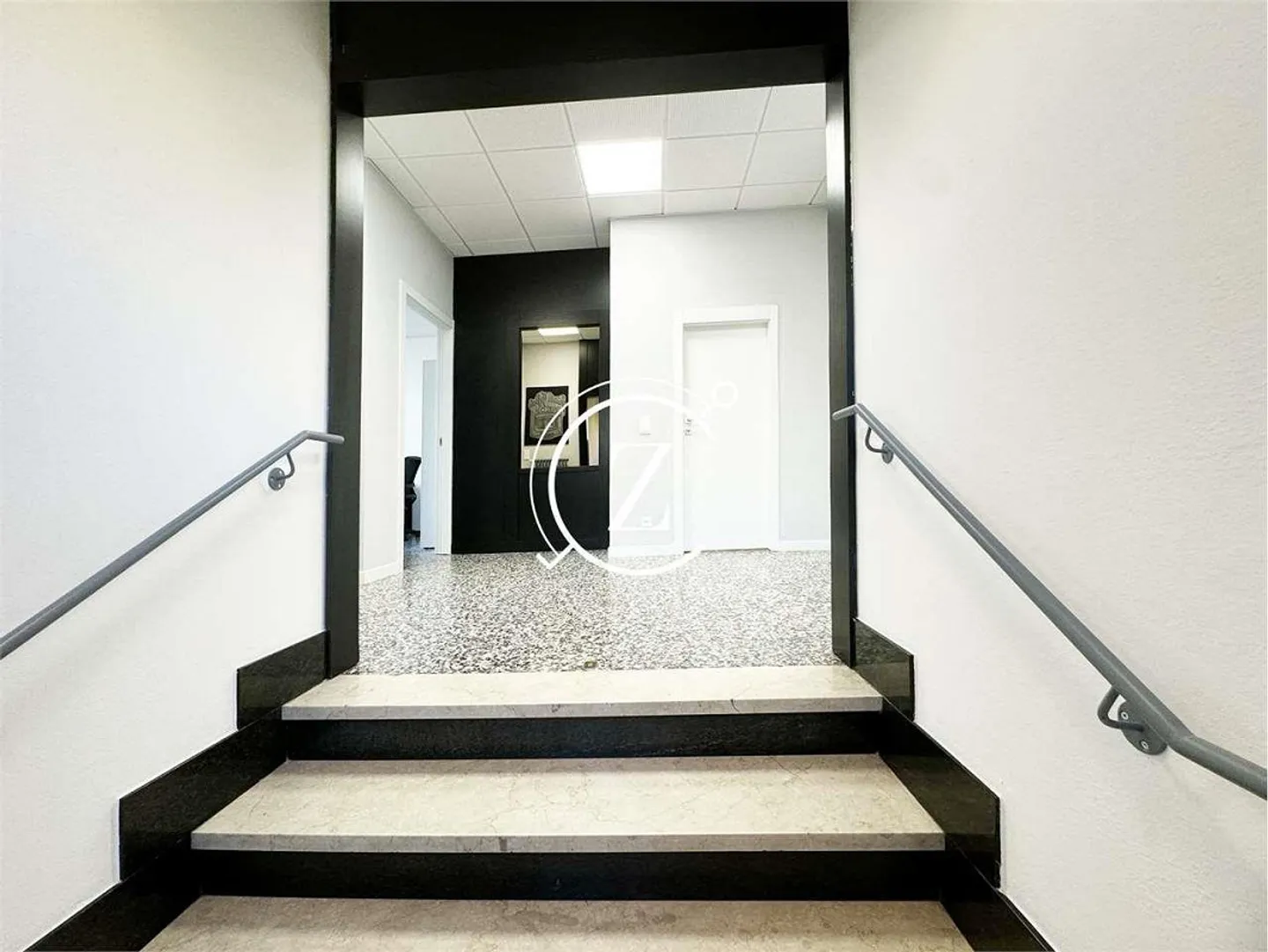 Komfortables Büro zum Verkauf im Zentrum von Chiasso - Foto 2 di 3