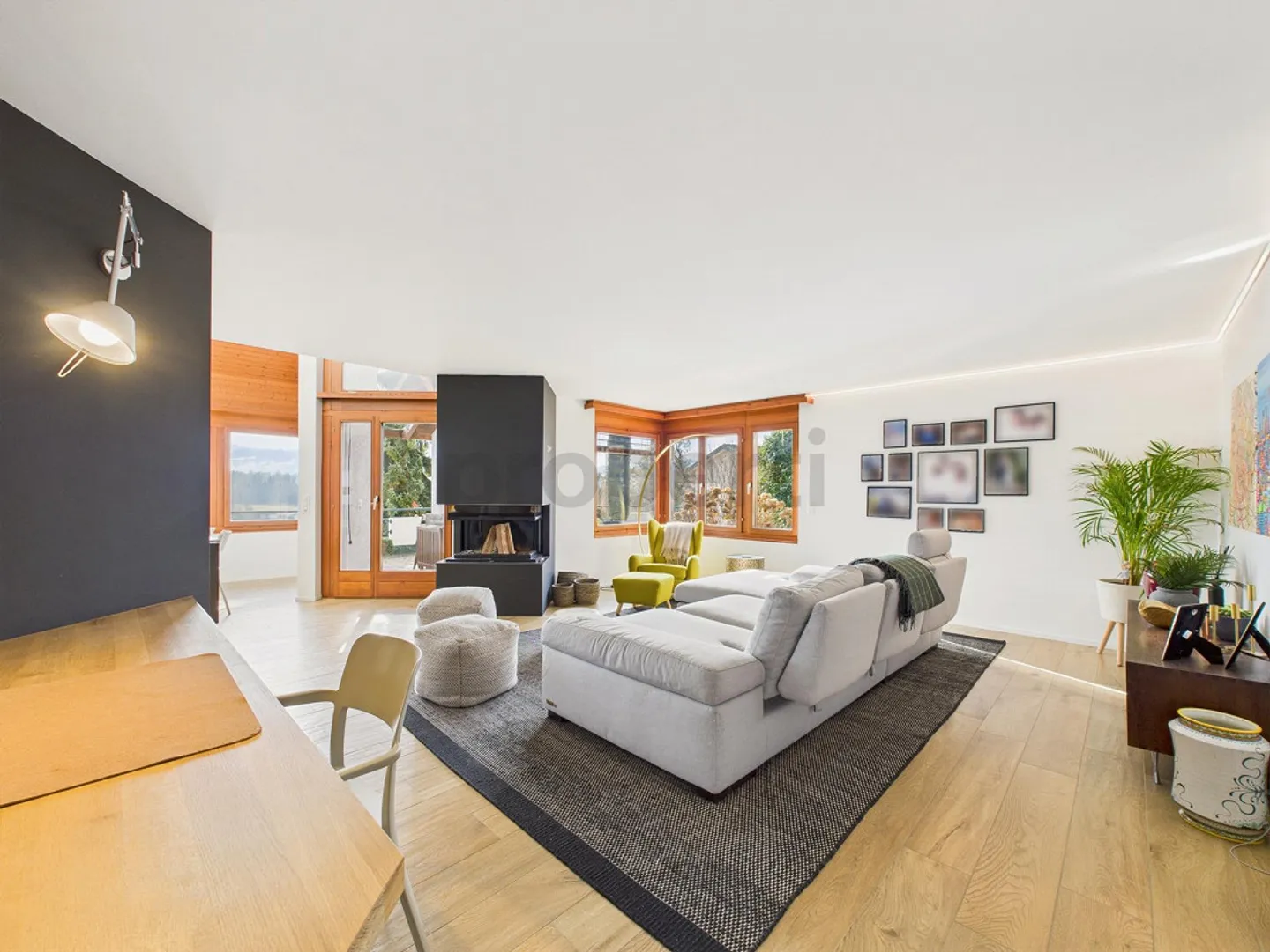 Modernes Familienhaus mit Garten - Foto 2 von 9