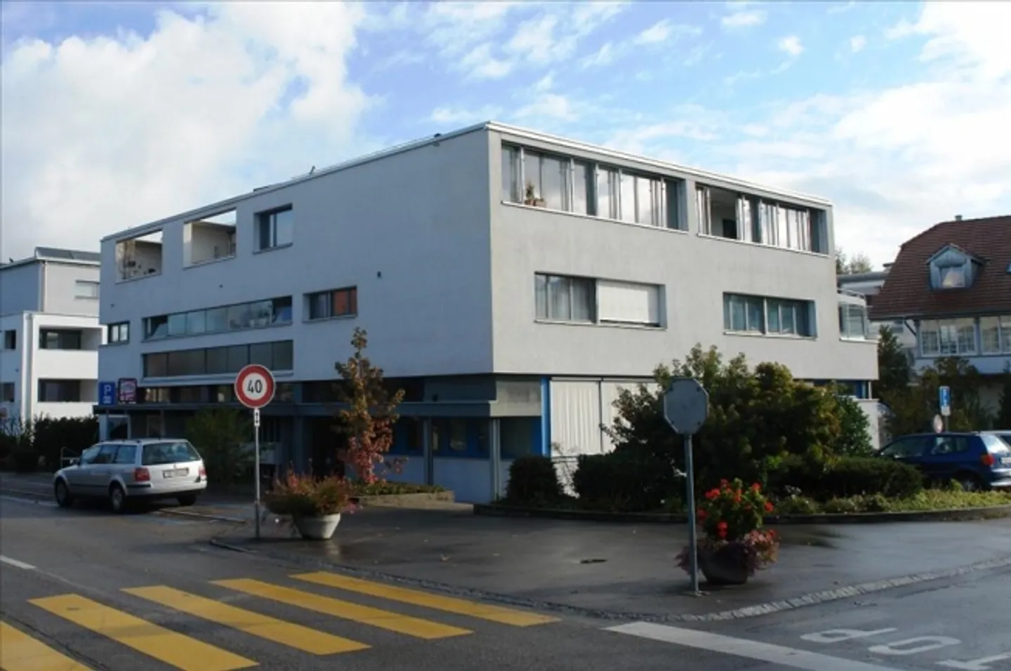 Votre place de parking vous attend ! - Photo 2 sur 4