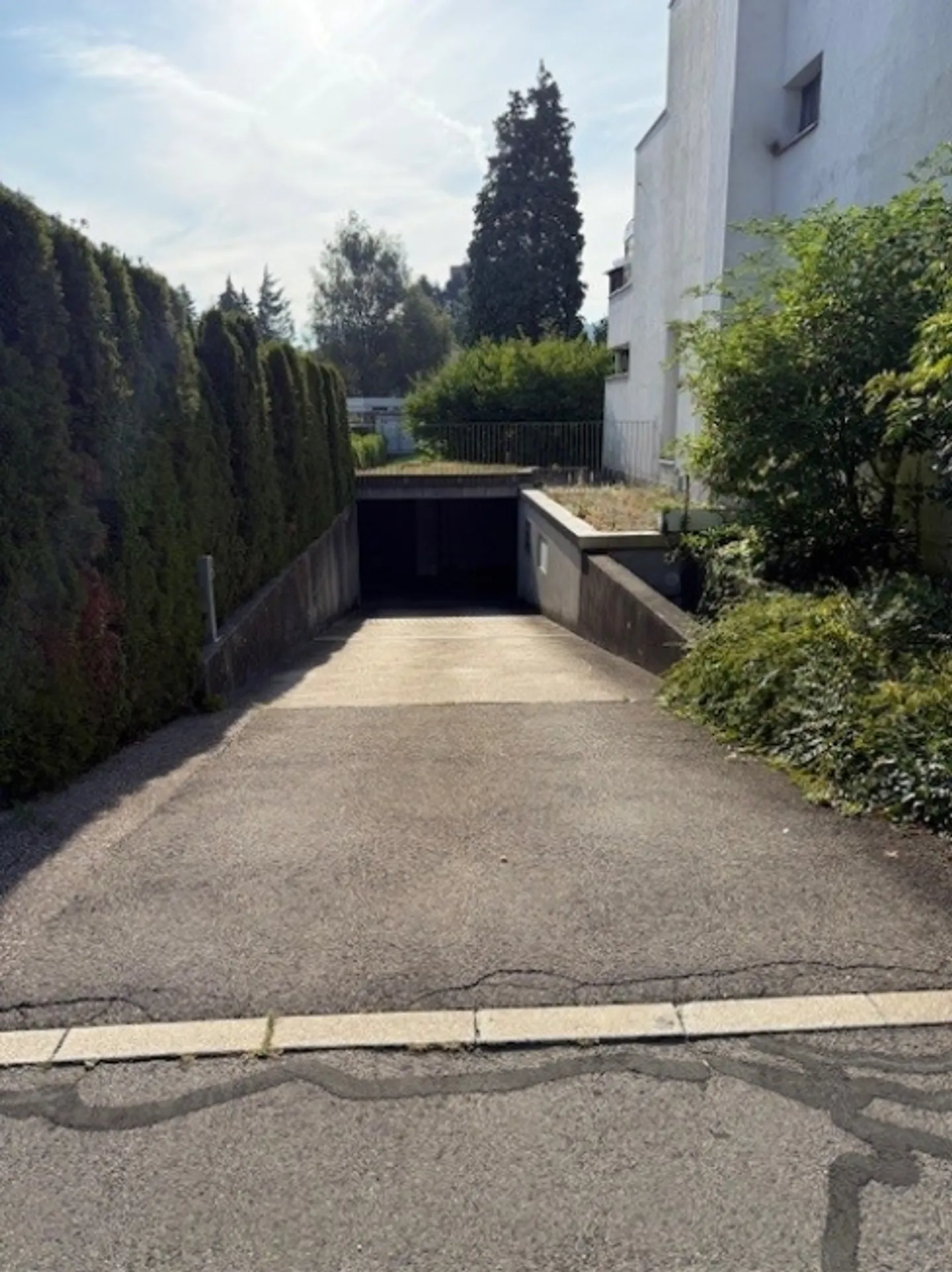 Votre place de parking vous attend ! - Photo 3 sur 4