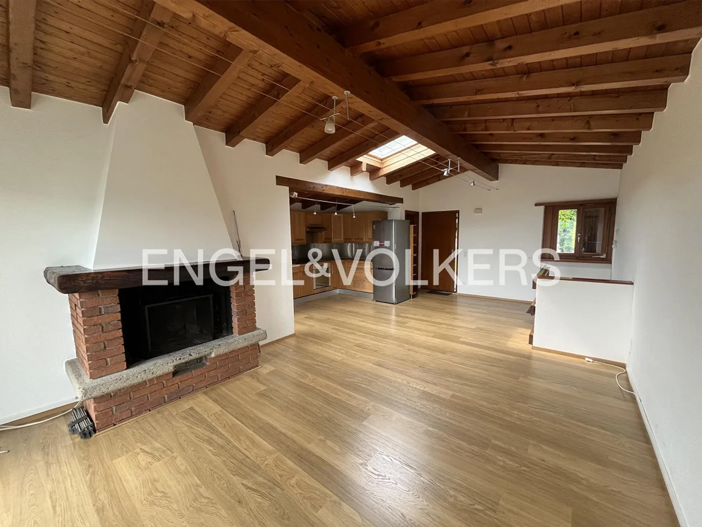 Beautiful House in Residential Area - Photo 7 of 12