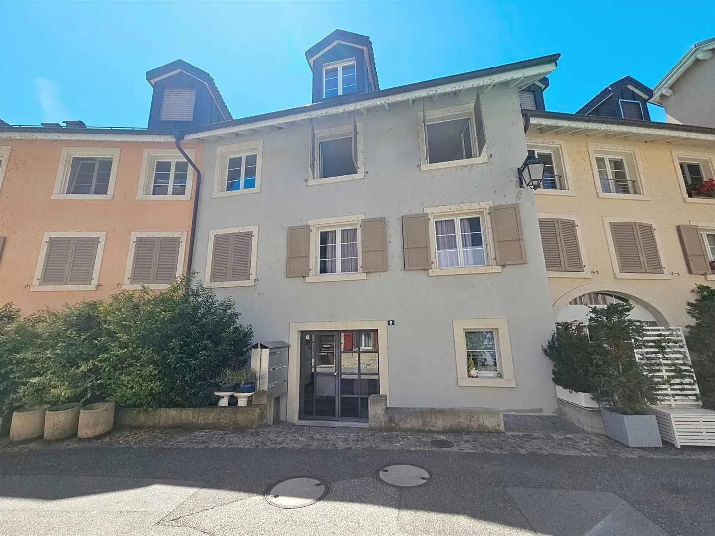 Vieux bourg : 90m² à deux pas du lac - Photo 1 sur 11