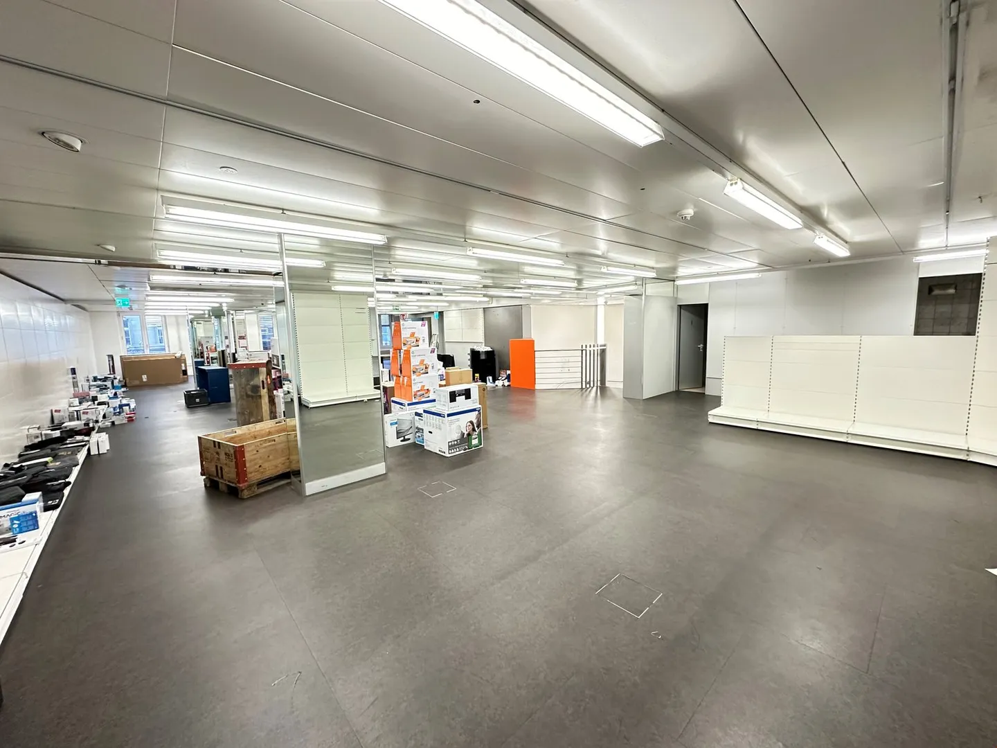 318m2 Gewerbeflächen zu vermieten - Foto 4 von 6