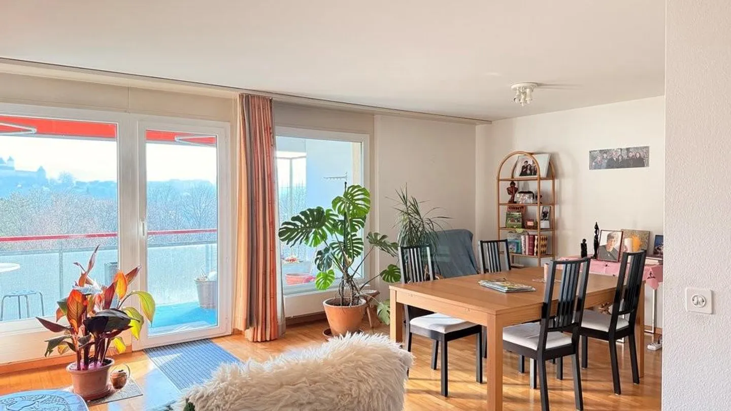 Geräumige Wohnung mit Balkon - Foto 4 von 12