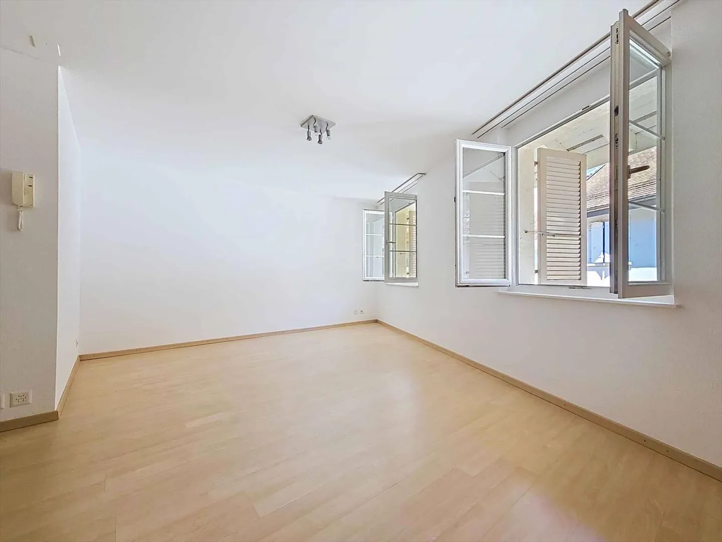 Vieux bourg : 90m² à deux pas du lac - Photo 3 sur 11