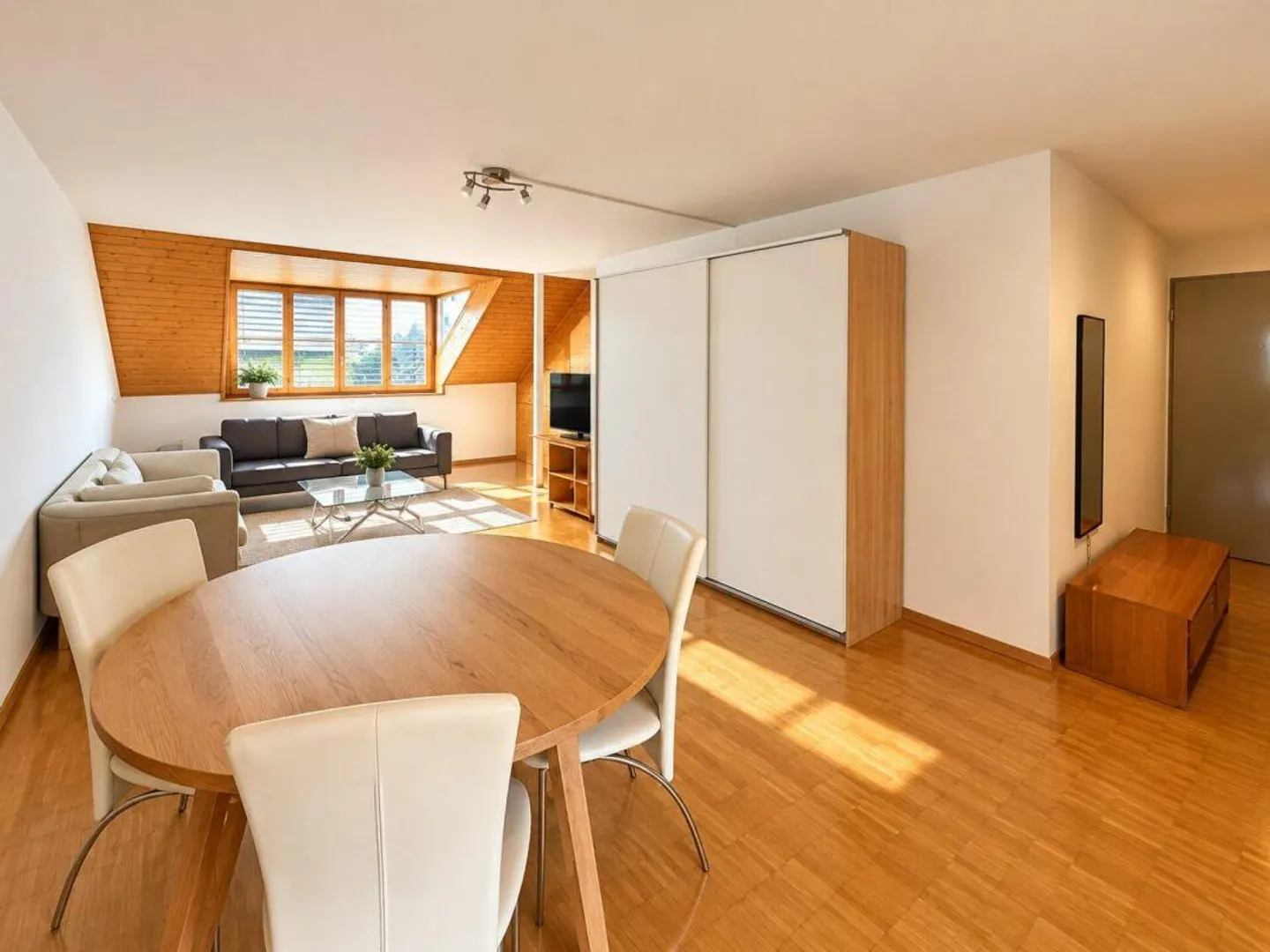 Enter, arrive home and feel comfortable - Photo 3 of 11