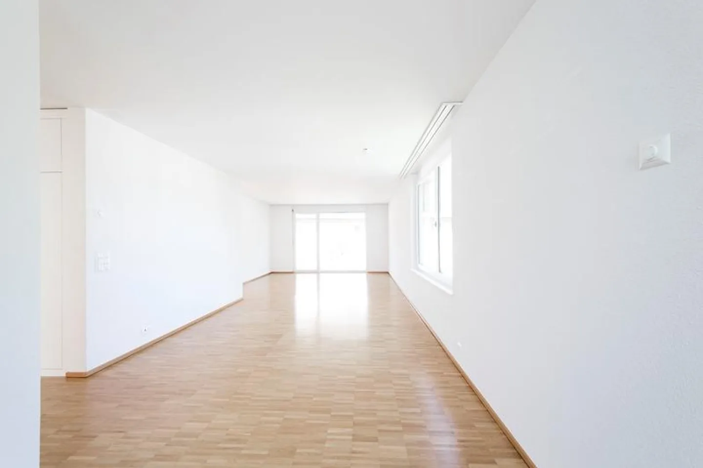 Erdgeschosswohnung mit grosser Terrasse - Foto 3 von 8