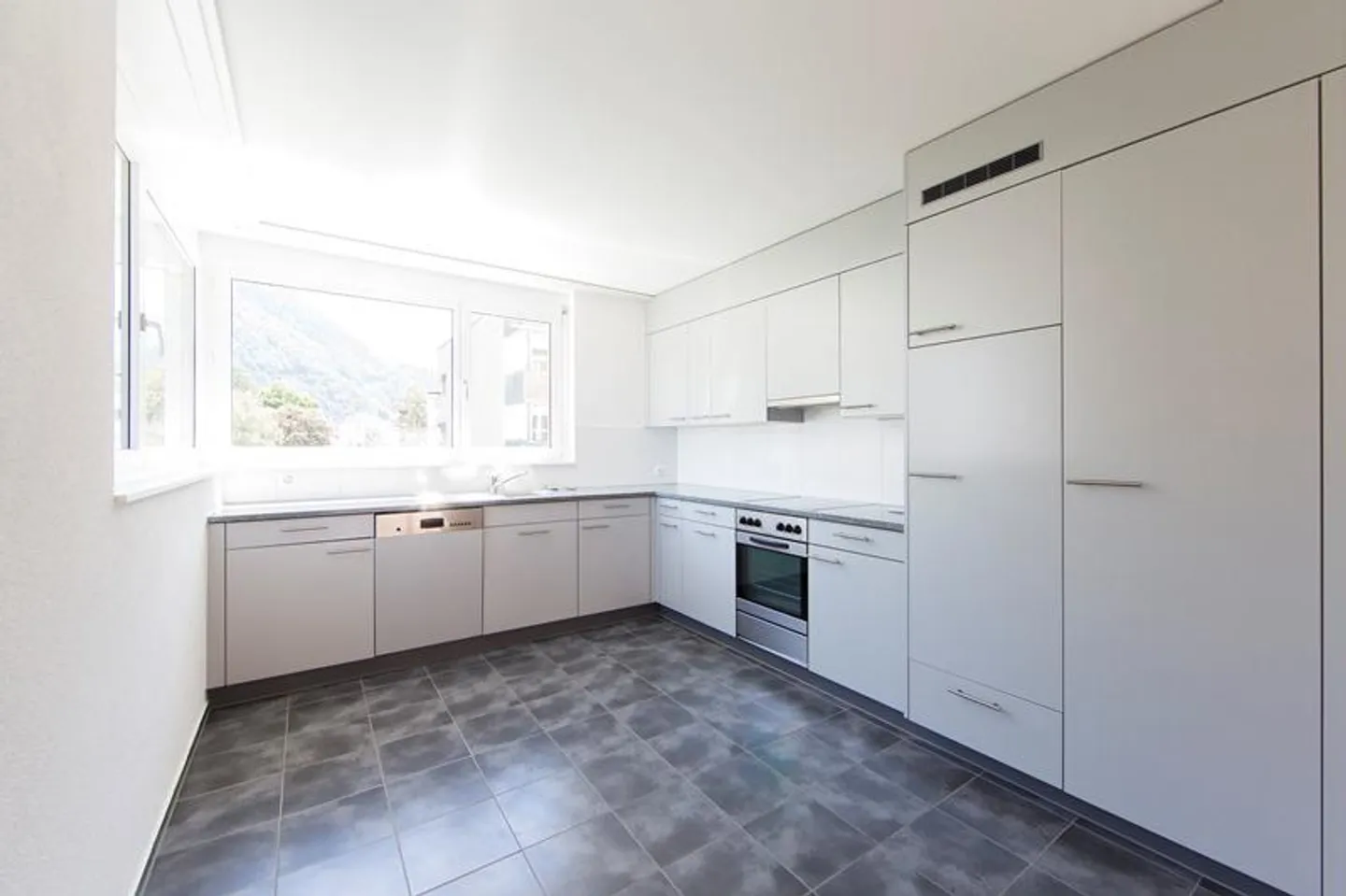 Erdgeschosswohnung mit grosser Terrasse - Foto 4 von 8