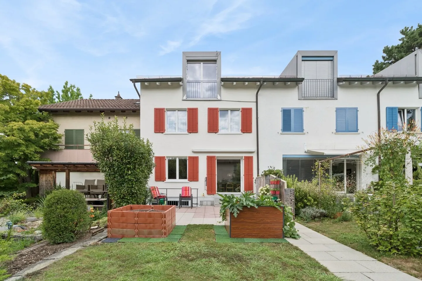 Charming mid-terrace house in a quiet location - Photo 4 of 9