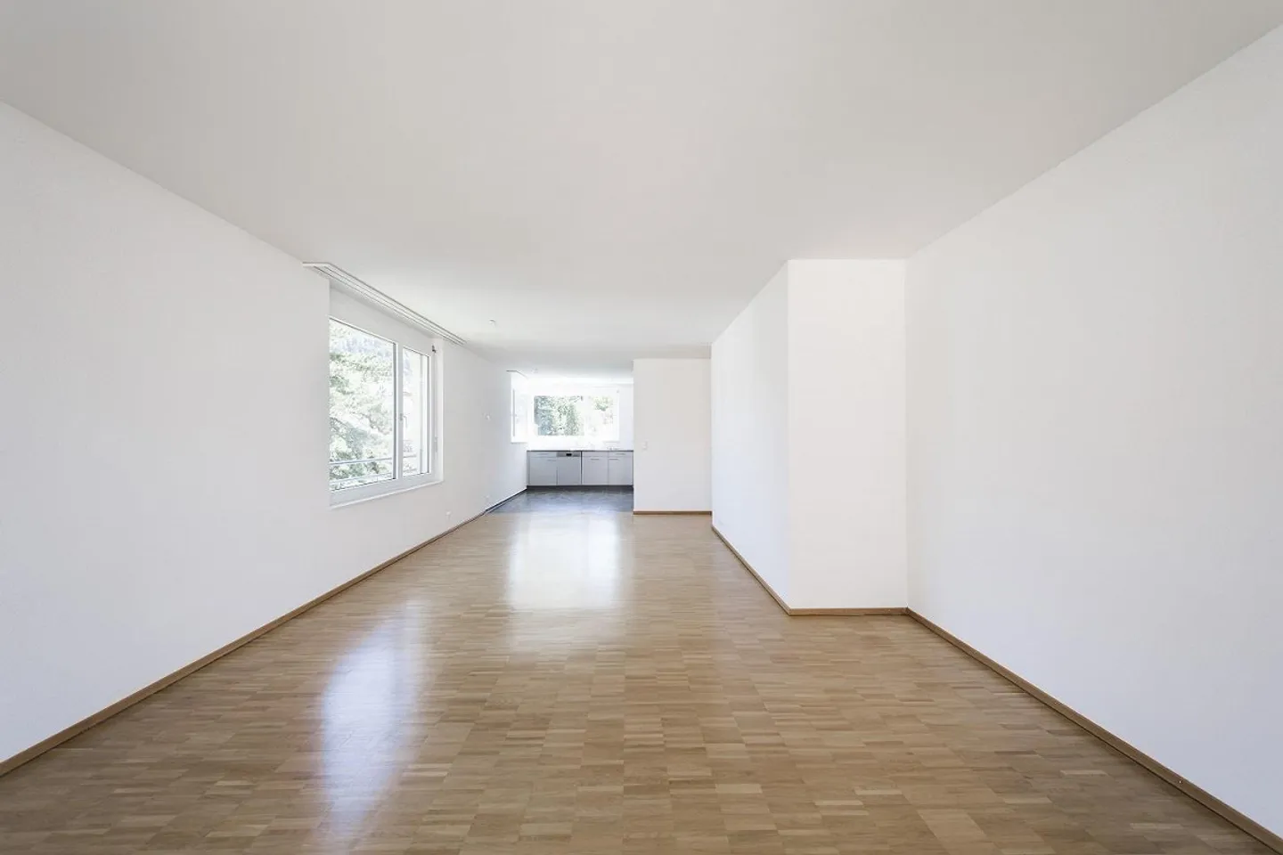 Erdgeschosswohnung mit grosser Terrasse - Foto 2 von 8