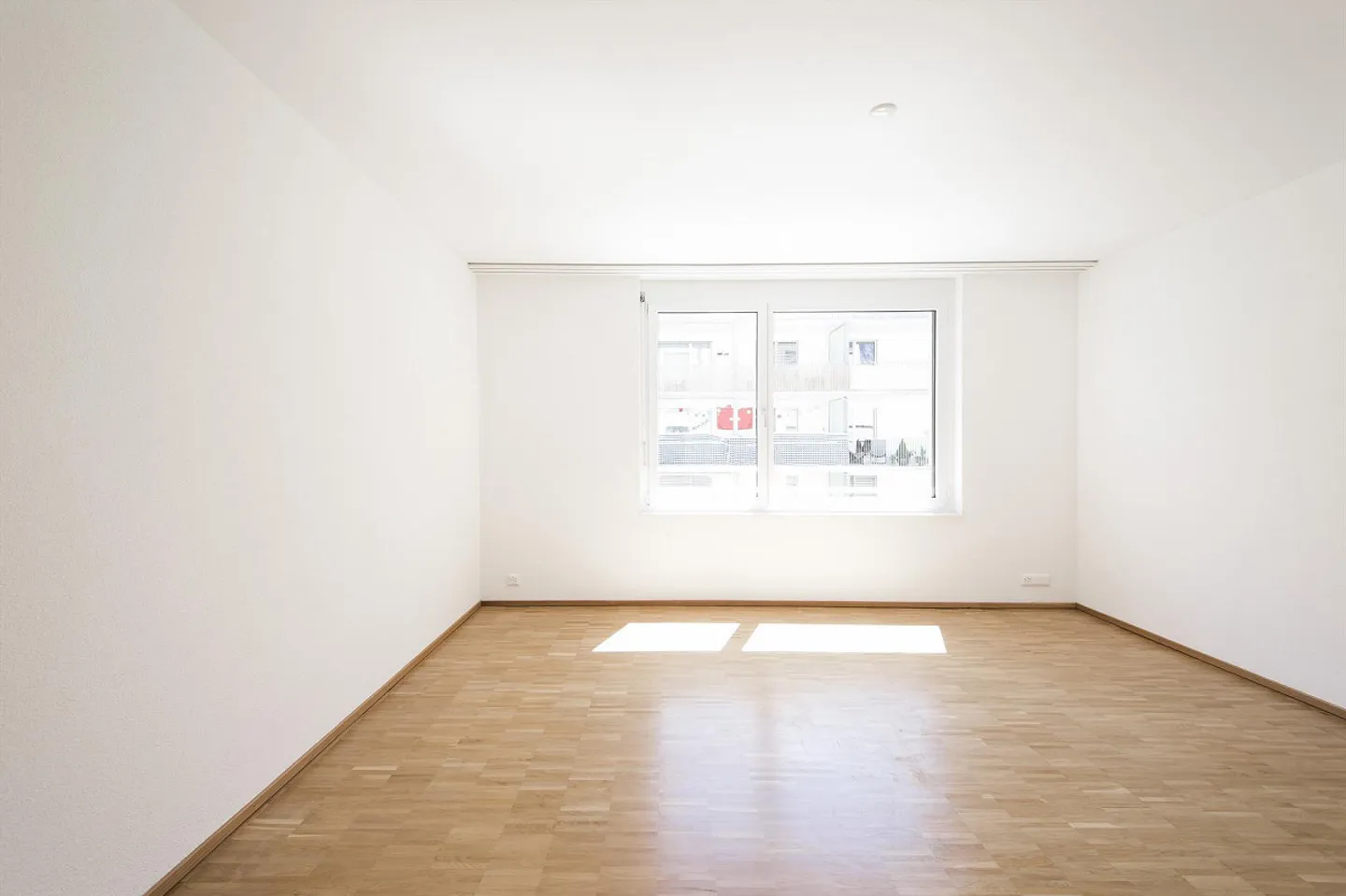 Erdgeschosswohnung mit grosser Terrasse - Foto 7 von 8